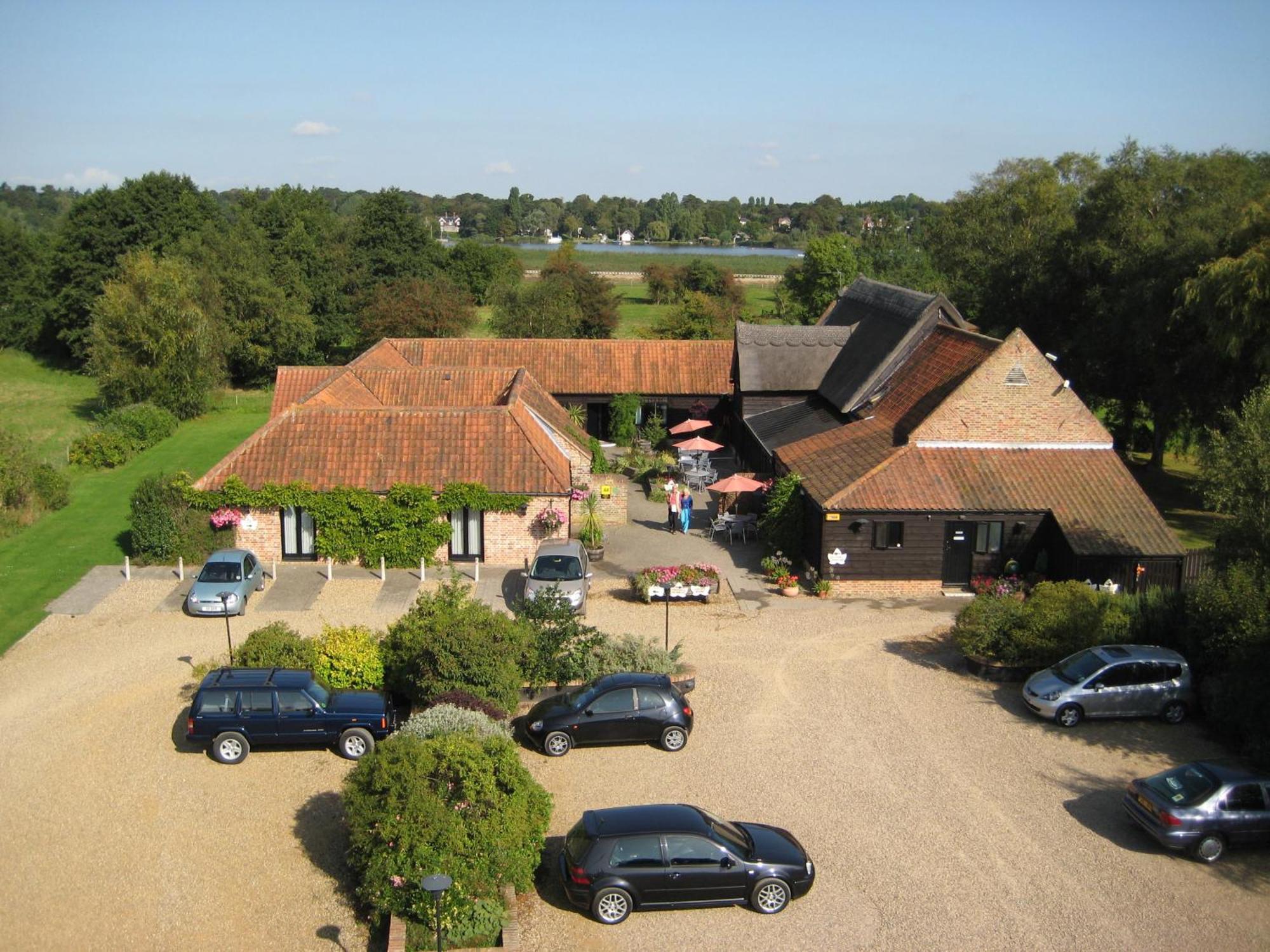 Отель Ivy House Country 3*